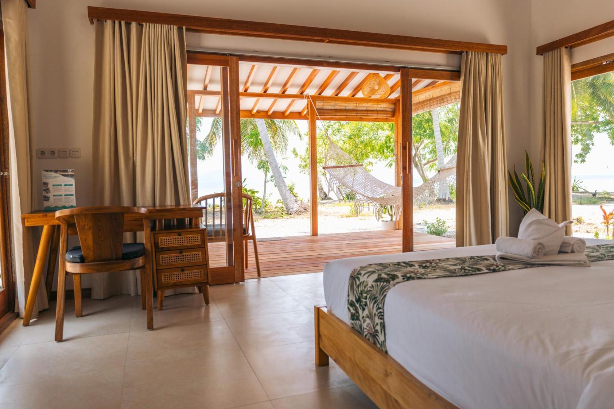 Reconnect - Private Island Resort & Dive Center Togean - Buka Buka Island Ampana ภายนอก รูปภาพ