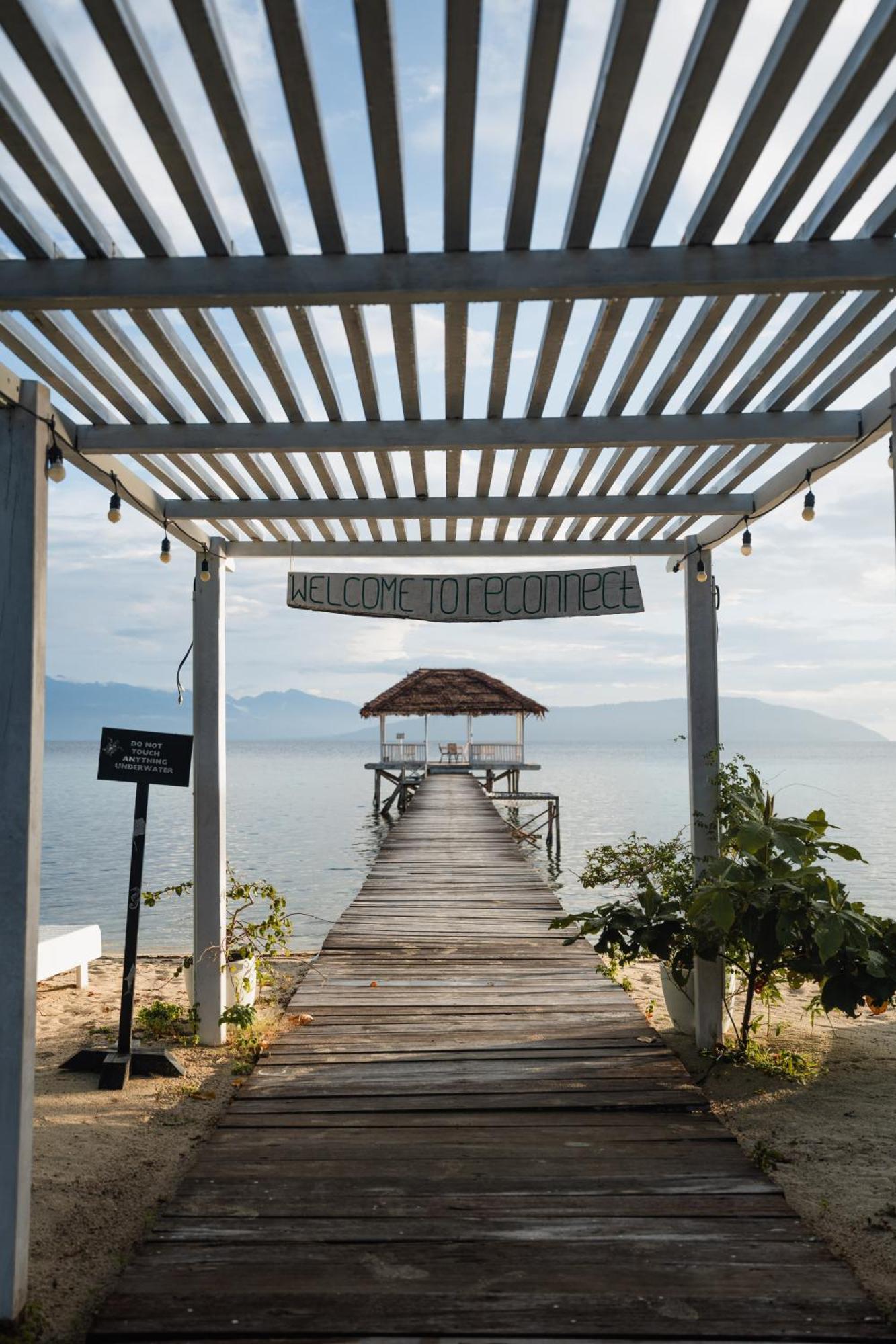Reconnect - Private Island Resort & Dive Center Togean - Buka Buka Island Ampana ภายนอก รูปภาพ